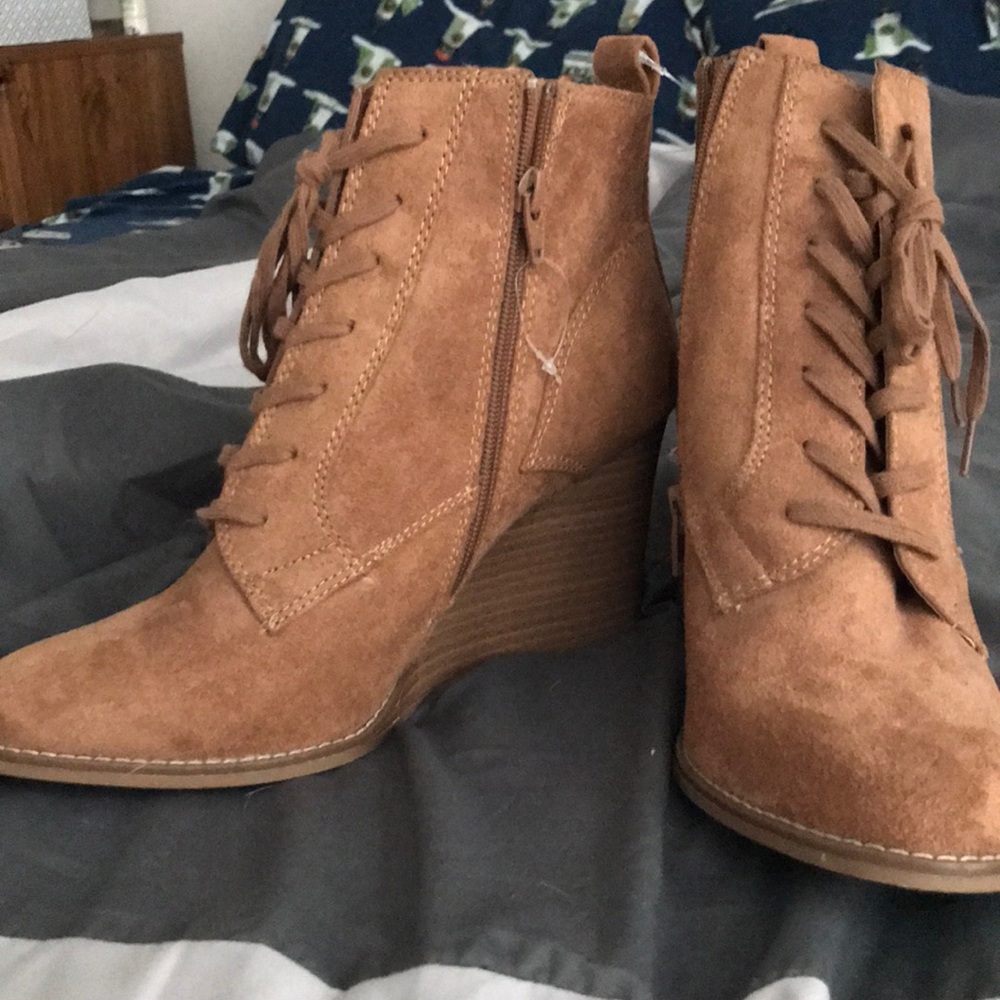 Size 9.5 Wedge Zip Ankle Boot